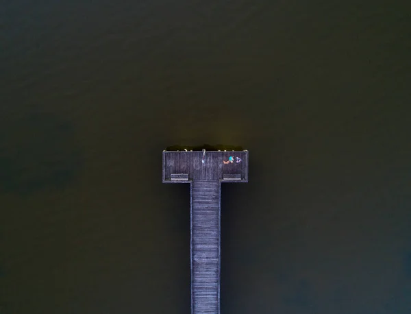 日没時にアラバマ州モバイルベイの桟橋の空中ビュー — ストック写真