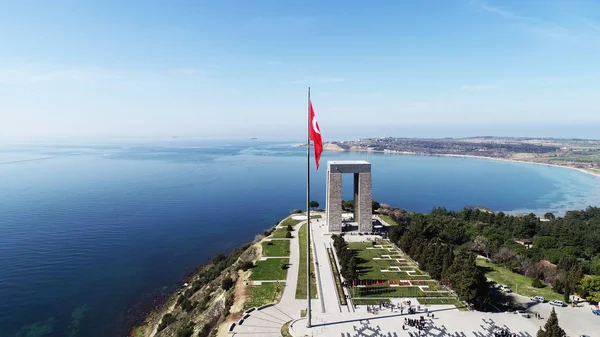 チャナッカレの殉教者の記念碑は第一次世界大戦中にガリポリの戦いに参加したトルコの兵士のサービスを記念 — ストック写真
