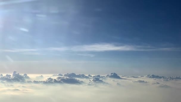 Antenowe biały chmury widok niebieski niebo powietrze strzał tło. tapeta wolność — Wideo stockowe