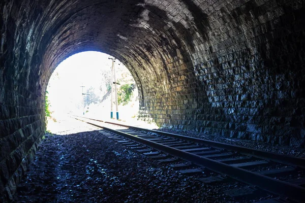 Luz Soleada Final Del Antiguo Túnel Ferrocarril Piedra Ferrocarril Circum — Foto de Stock