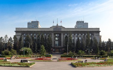 Krasnoyarsk, Rusya - 27 Haziran 2018: Krasnoyarsk toprakları, yasama meclisi ve Seçim Komisyonu valisinin Yönetim Binası. Bölgesel yönetim