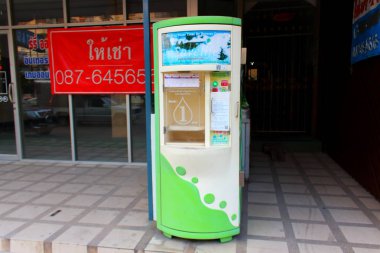 Pattaya City, Tayland - Mart 28, 2018: otomat saf içme suyu Asya sokakta Satılık