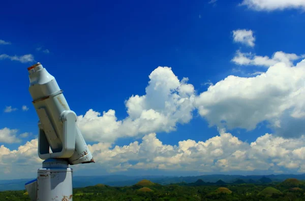 位于菲律宾薄荷岛的巧克力山景观点 不指向景观的旅游望远镜或望远镜 — 图库照片