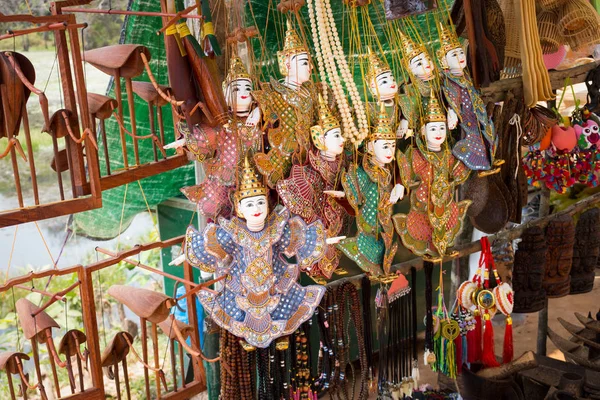 Venta Souvenirs Tradicionales Mercado Callejero Siem Reap Camboya —  Fotos de Stock