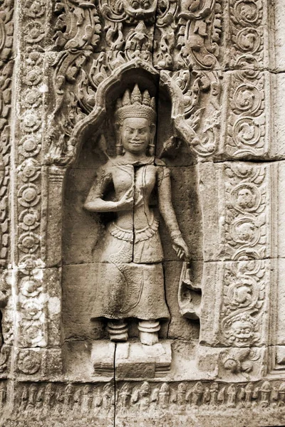 Régi Szobor Apsara Részletesen Vallási Faragás Angkor Wat Siem Reap — Stock Fotó