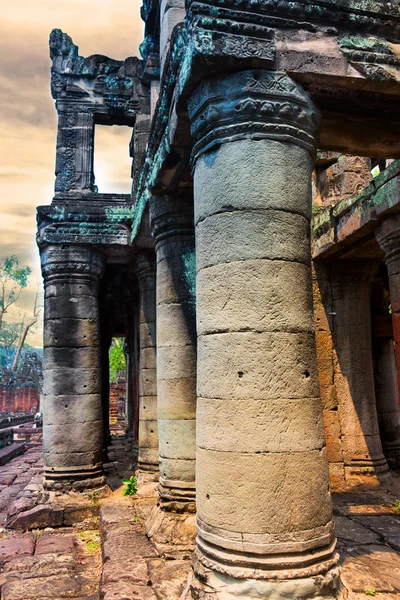 Alte Majestätische Steinsäulen Eines Zerstörten Und Verlassenen Preah Khan Tempels — Stockfoto