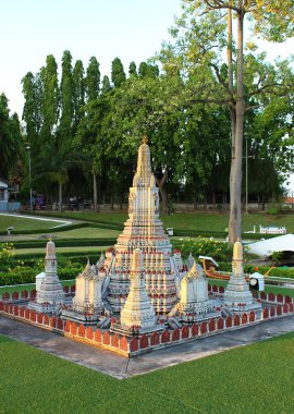 Pattaya City, Chonburi Eyaleti, Tayland - Mart 17, 2018: yineleme Wat Arun veya Tapınağı şafak, Pattaya city Mini Siam minyatür bölge park Bangkok görünüm