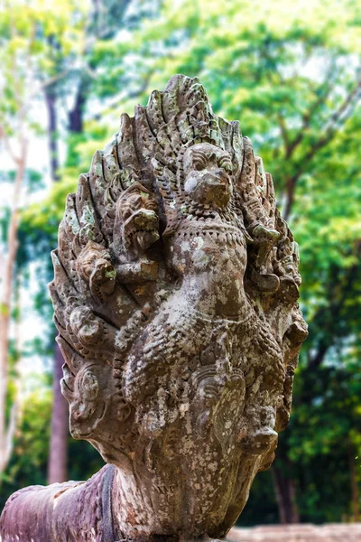 Pedra Khmer Antiga Esculpida Estátua Garuda Naga Portão Entrada Norte — Fotografia de Stock