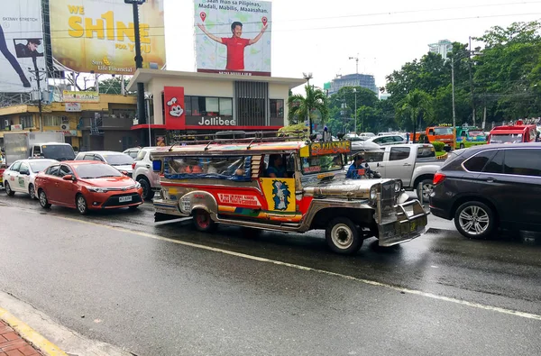 필리핀 2018 필리핀에서 도시에 소통량 Jeepney 승객과 버스는 Cheaped 모드는 — 스톡 사진