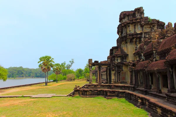 Paisagem perto da entrada em Angkor Wat templo — Fotografia de Stock