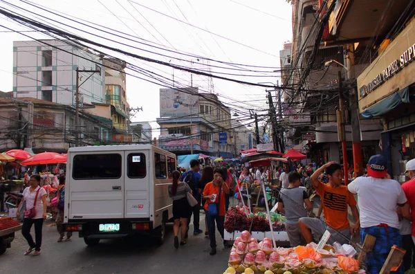 Valós élet az utcai piacon a Chinatown Manilában — Stock Fotó