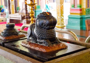 Taoist tapınağında Qilin Heykelciği