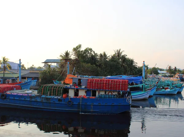 Frachtkahn auf dem Fluss in Phu Quoc Island — Stockfoto