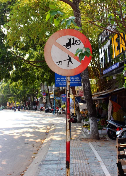 ベトナムの道路禁止標識 — ストック写真