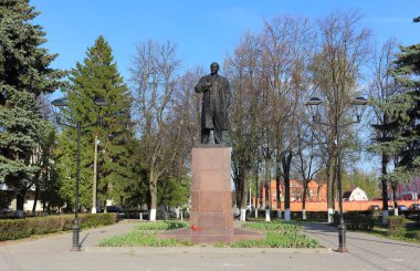 Zaraysk kasabasında Vladimir Lenin anıtı ile Sovyet Meydanı