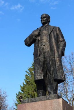Vladimir Lenin gökyüzü arka plan üzerinde