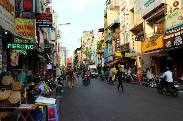 Bui Vien calle peatonal en Ciudad Ho Chi Minh — Foto de Stock
