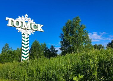 Tomsk şehrinin yol amblemi