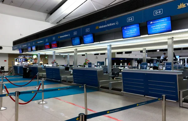 Espaço de check-in vazio no aeroporto — Fotografia de Stock