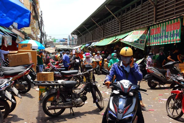 Mercado popular en Ho Chi Minh City — Foto de Stock