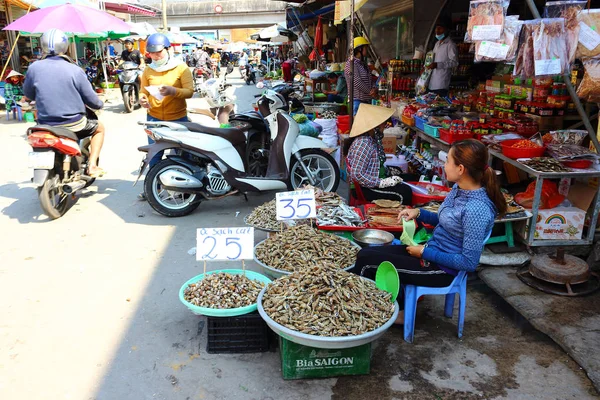 Mercado callejero vietnamita local — Foto de Stock
