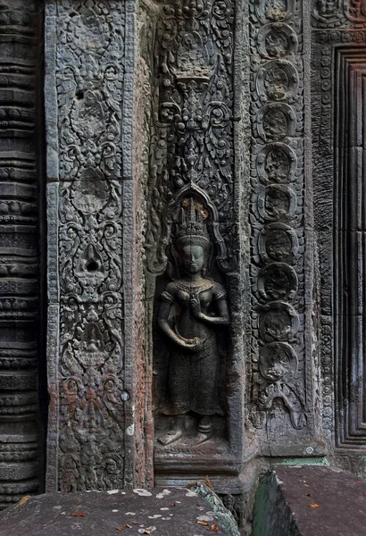 Apsara Deva bas-Relief på Wall Ta Prohm Temple — Stockfoto