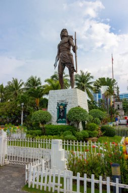 Mactan Adası'ndaki Lapu-Lapu heykeli