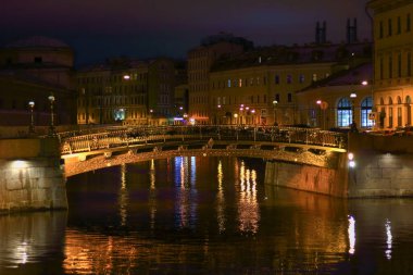 Saint Petersburg, Rusya 'daki Moika Nehri seti üzerinde kış manzarası.