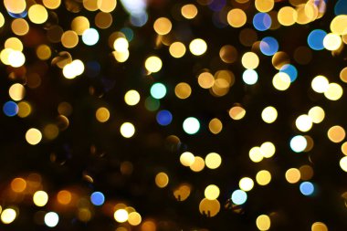 Parlak altın ışıklarla bulanık odaklanmış arka plan. Noel soyut arkaplanı