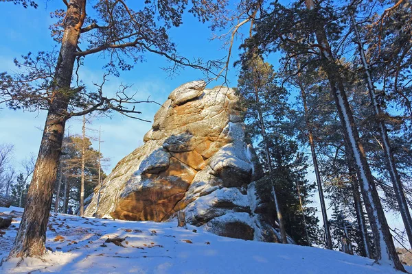 Vista Invierno Pilar Roca Stolb Lion Gate Estricta Reserva Ecológica — Foto de Stock