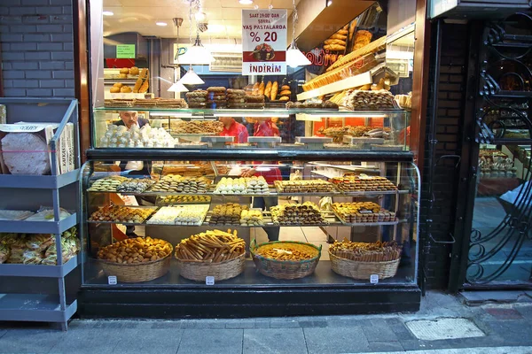 Istanbul Turkije Oktober 2019 Verse Traditionele Turkse Bakkerijproducten Oosterse Zoete — Stockfoto