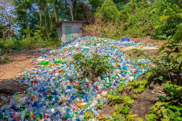 Wyspa Phu Quoc Wietnam Marca 2019 Kupa Pustych Plastikowych Butelek — Zdjęcie stockowe
