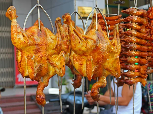 Delicious Grilled Fried Chicken Bright Crispy Tasty Crust Street Vendor — Stock Photo, Image