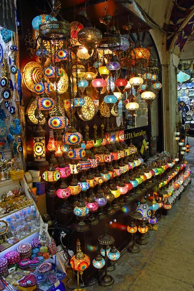 Κωνσταντινούπολη Τουρκία Οκτωβρίου 2019 Πώληση Παραδοσιακών Φωτεινών Διακοσμητικών Τουρκικών Λαμπών — Φωτογραφία Αρχείου