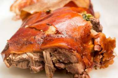 Kızarmış domuz eti, Lechon. Bbbq domuzunun çıtır yağlı derisi. Geleneksel Filipinler mutfağı. Seçici odak