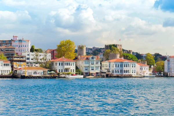 Istanbul Turkiet Oktober 2019 Soligt Landskap Med Ljusa Hus Och — Stockfoto