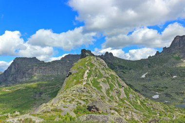 Dağ sırası Uyuyan Sayan doğal Park Ergaki, Batı Sayan dağları, Sibirya, Rusya.
