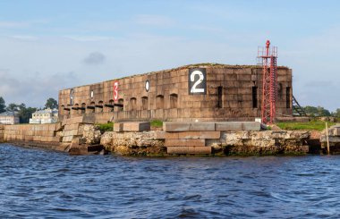 Prens Menshikov bataryası, Rusya 'nın Saint-Petersburg kentindeki Kronstadt kalesinin savunma sisteminde bir savunma yapısıdır. XVII yüzyılın tarihi ve mimarisi anıtı