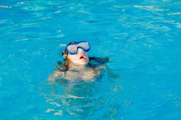 Une Fille Qui Mal Respirer Émerge Mer Avec Masque Plongée — Photo