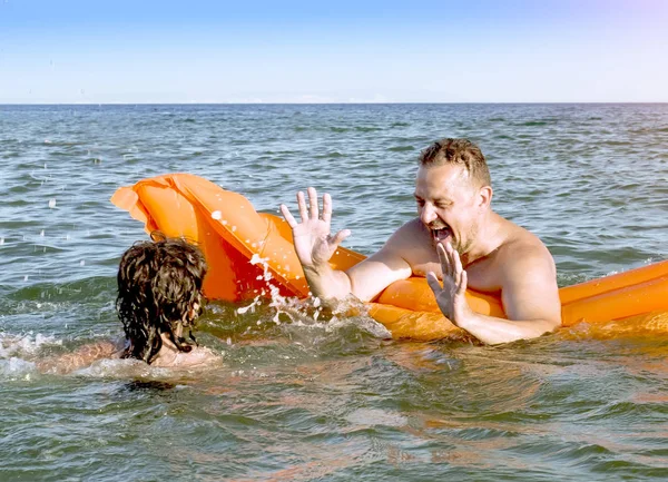 Vaderschap Concept Vader Staan Buurt Van Het Zijn Zoon Leert — Stockfoto