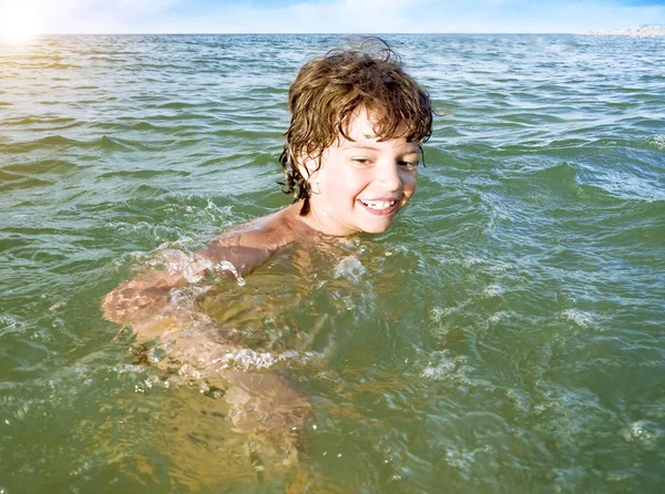 Carino Felice Bambino Divertirsi Sulla Costa Tropicale Mare — Foto Stock