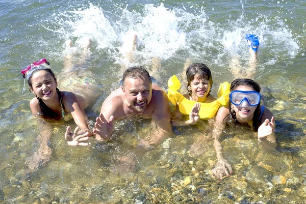 Van Vier Tropisch Strand Zomer Levensstijl Gelukkige Familie — Stockfoto