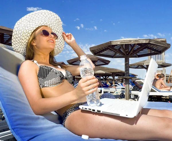 Happy Young Woman Shades Laptop Computer Bottle Cool Water Beach — Stock Photo, Image