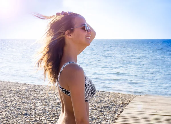 Щаслива Жінка Пляжі Портрет Красивої Дівчини Крупним Планом Морському Тлі — стокове фото