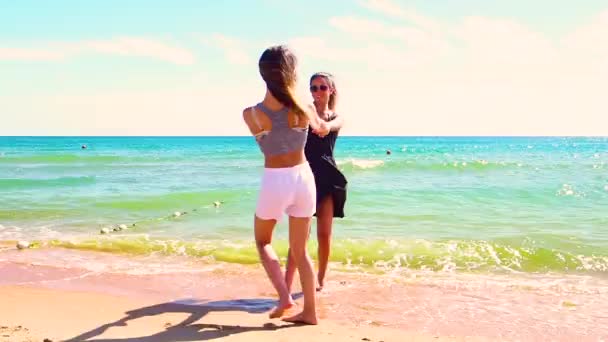 Zeitlupe Von Zwei Jungen Mädchen Die Spaß Auf Dem Meeresgrund — Stockvideo