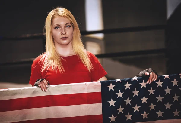 Boxeadora Con Bandera Los Estados Unidos Está Entrenando Cerca Del — Foto de Stock