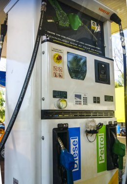 Panjim'deki Bharat Petrol İstasyonu. Goa'da tipik yerel gaz staion