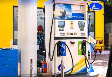 Panjim'deki Bharat Petrol İstasyonu. Goa'da tipik yerel gaz staion