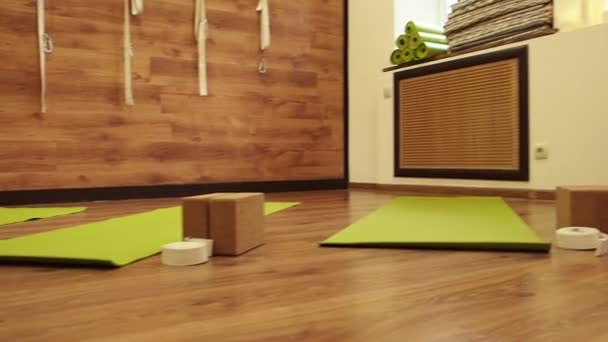 健身房瑜伽运动器材 — 图库视频影像
