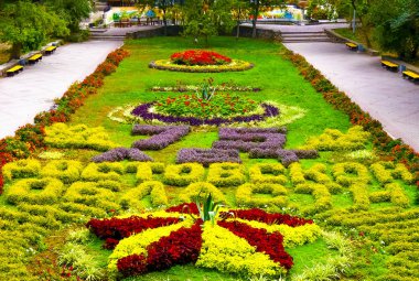 ROSTOV-ON-DON, RUSSIA - OCTOBER 14TH, 2012: Flower garden in the Gorky Park. Flower beds with sculptures in Gorky Park in autumn clipart